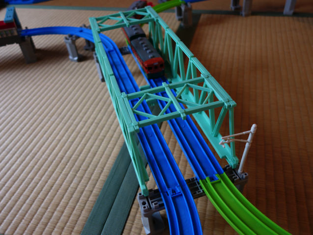3歳児が作った複線大鉄橋レイアウト